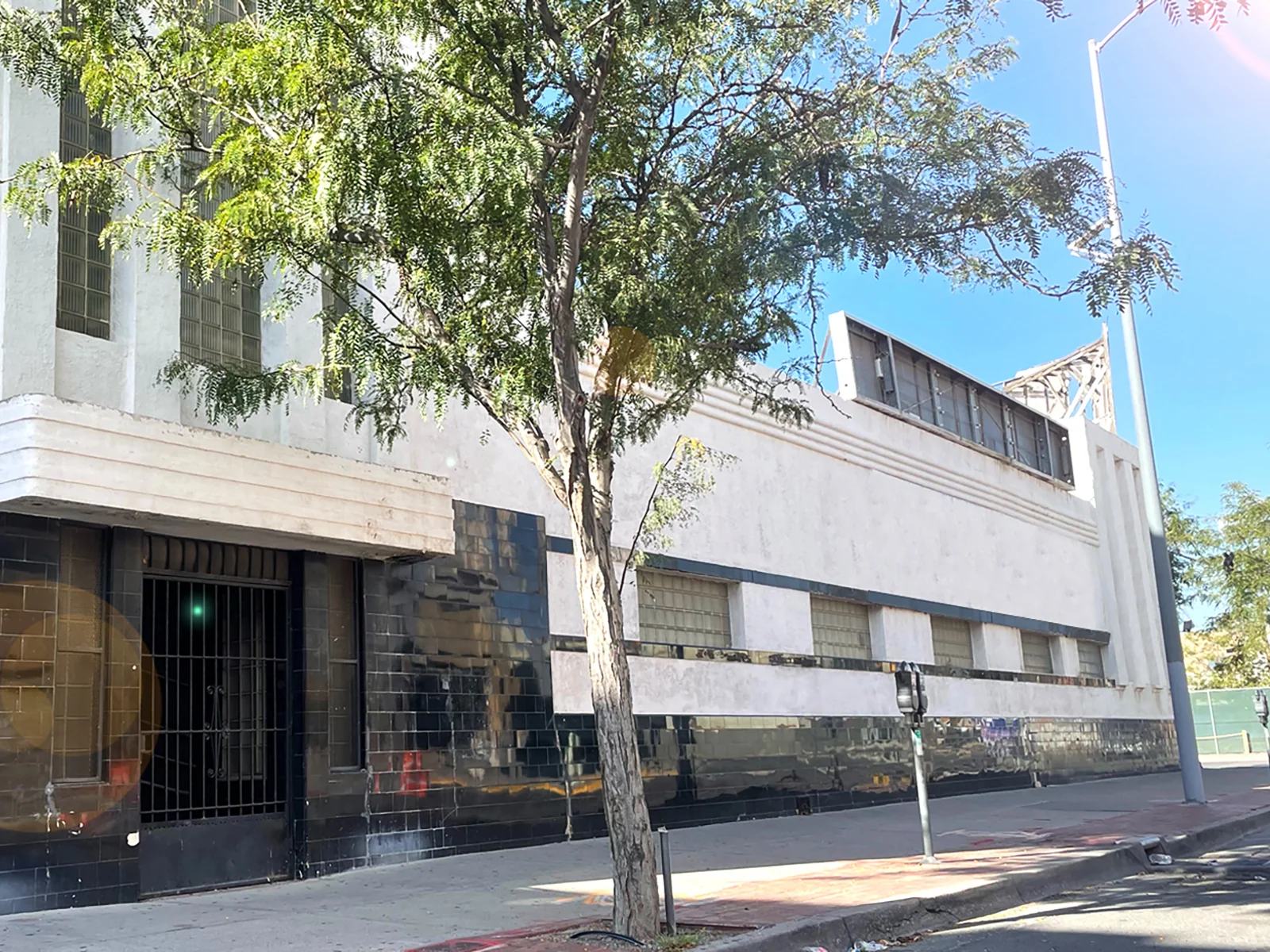 110 West Overland — Lease in El Paso, TX, photo 2 of 4