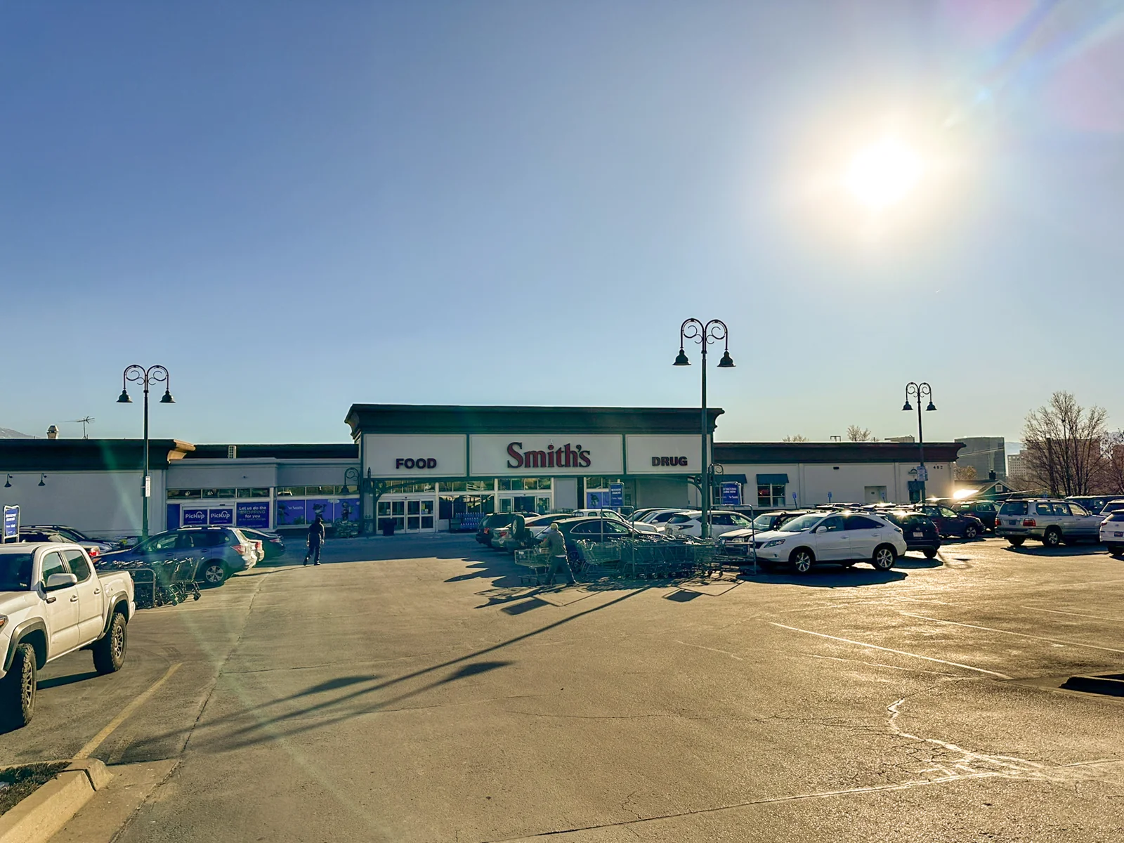 Smith's Avenues Retail