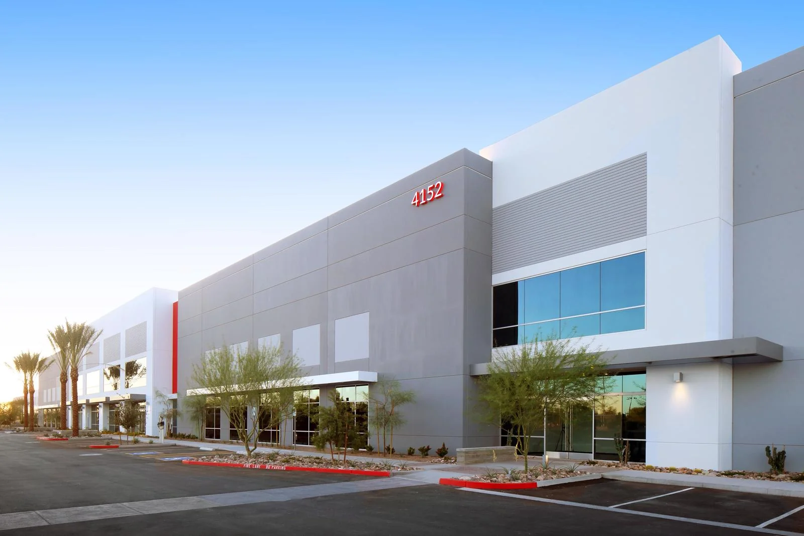 Mesa Grandview Industrial Building 5 — Lease in Mesa, AZ, photo 1 of 5