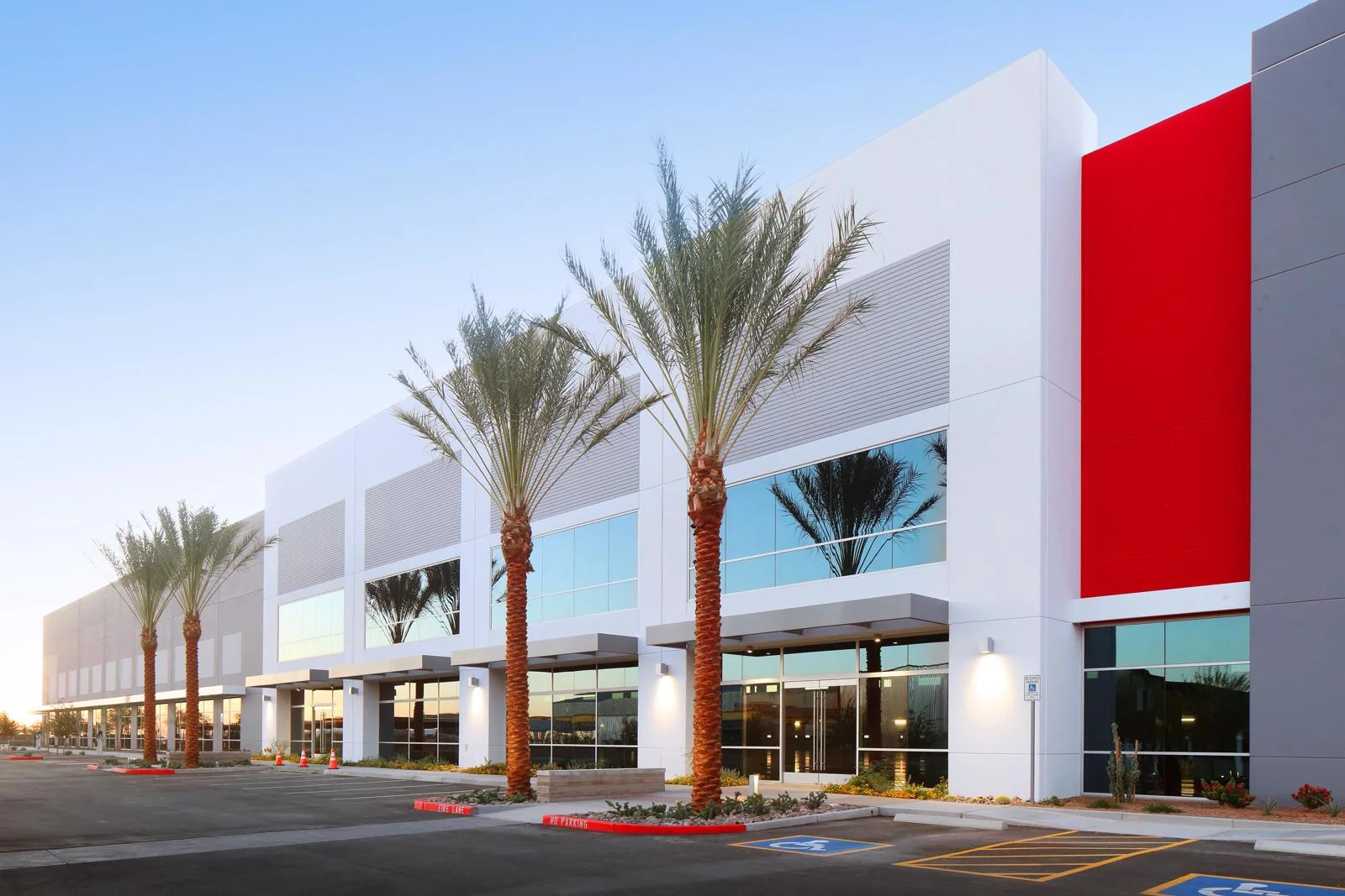 Mesa Grandview Industrial Building 6 — Lease in Mesa, AZ, photo 1 of 5