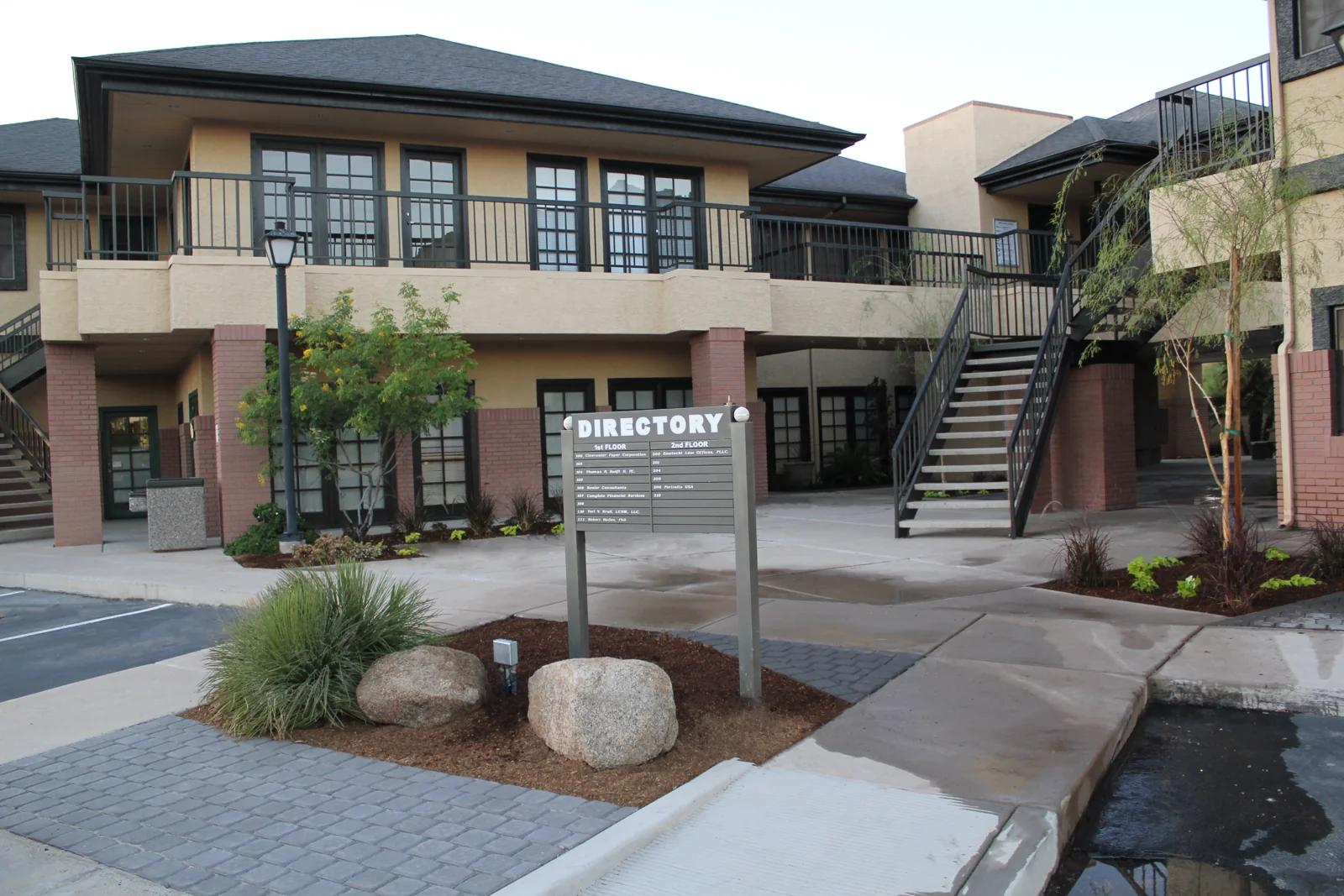 The Breezeway Building — Lease in Mesa, AZ, photo 1 of 4