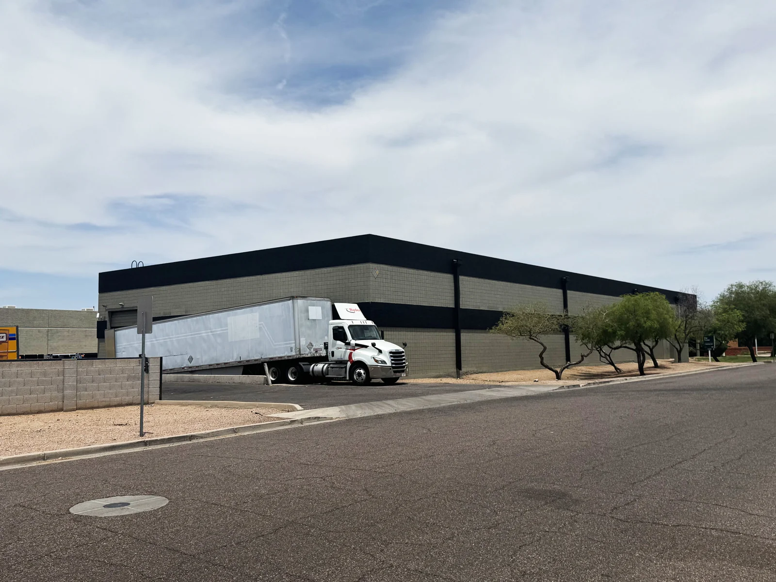 5250 S 31st Place - photo 3 - Phoenix, AZ