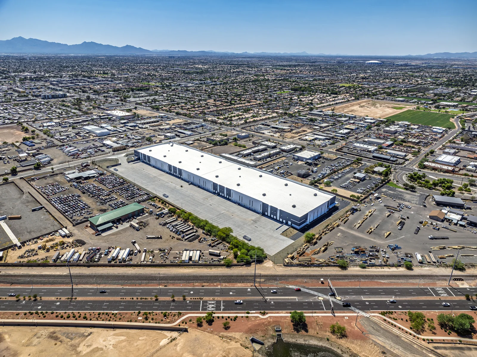 Orangewood Commerce Center — Lease in Glendale, AZ, photo 2 of 2
