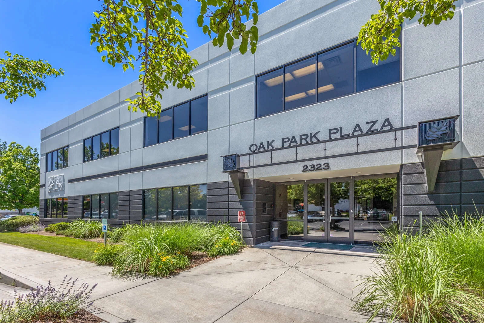 Oak Park Plaza — Lease in Boise, ID, photo 1 of 8
