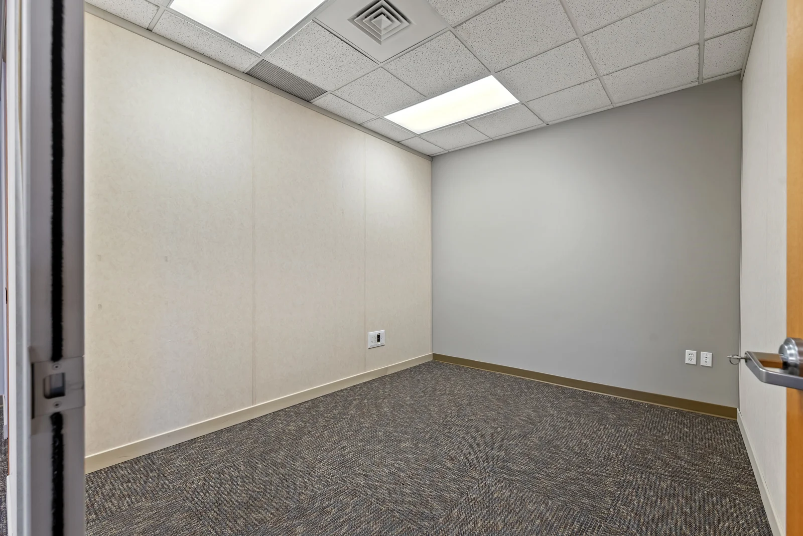 Oak Park Plaza — Lease in Boise, ID, photo 5 of 8