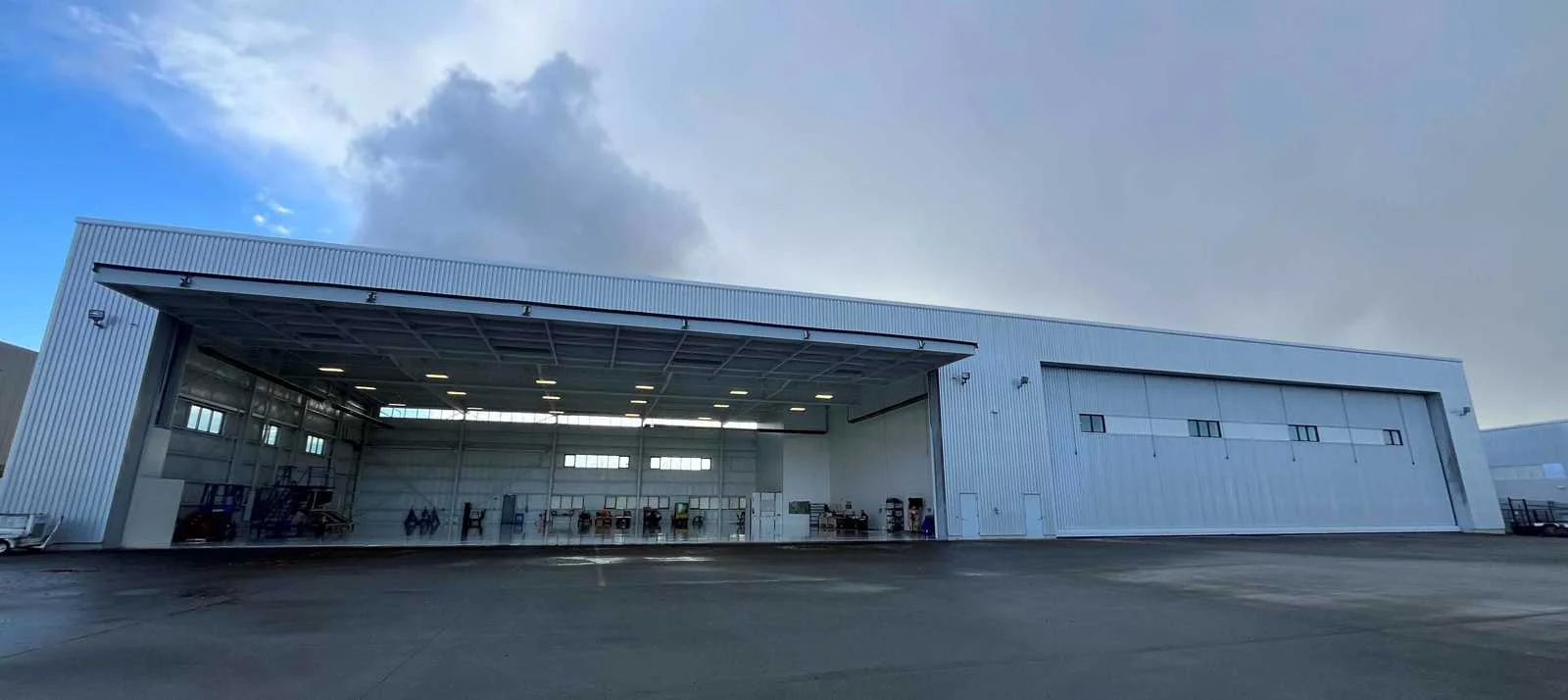 ±13,500 SF Aircraft Hangar Available For Lease — Lease in Mukilteo, WA, photo 2 of 4