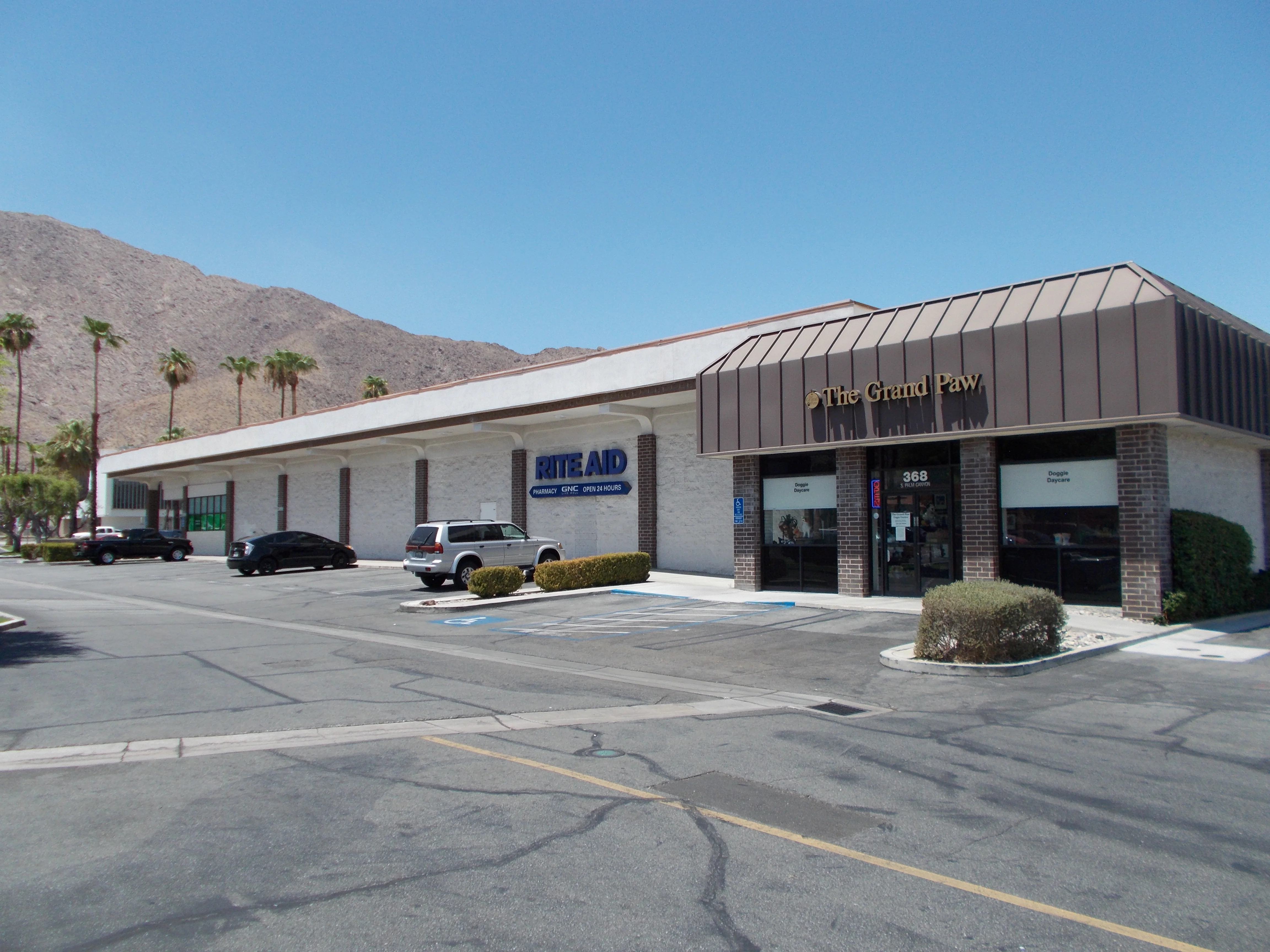 Retail in Palm Springs, CA — Lease in Palm Springs, CA, photo 1 of 4