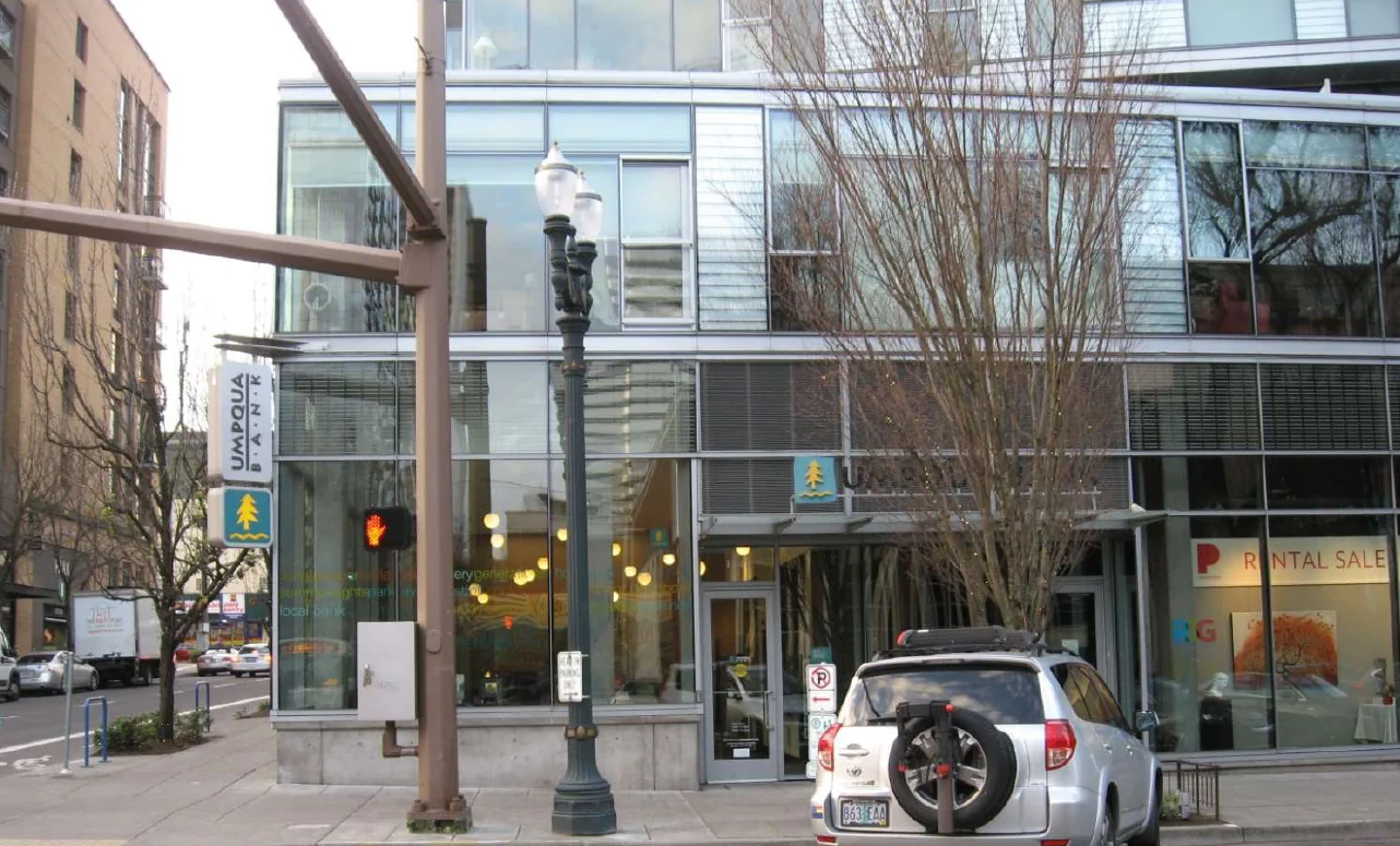 Eliot Tower — Lease in Portland, OR, photo 1 of 3