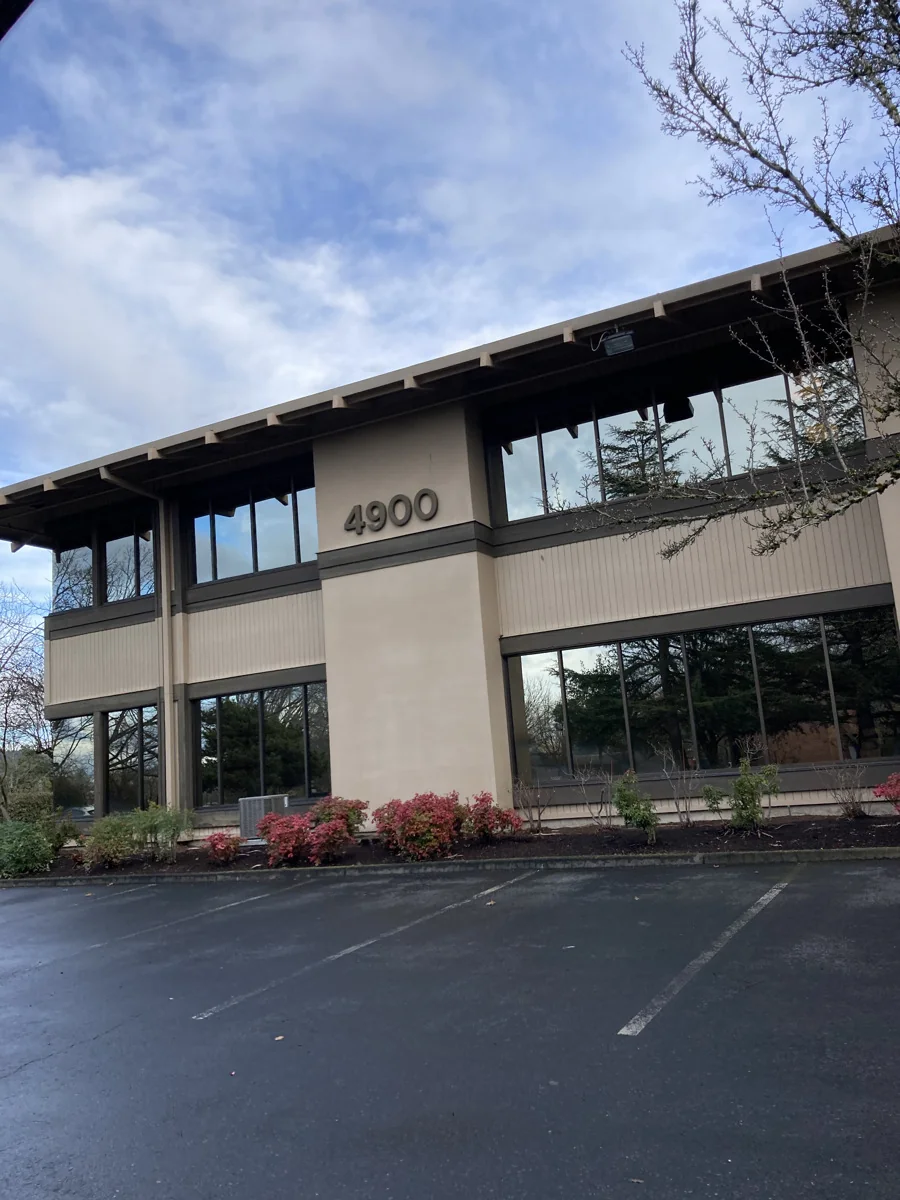GRIFFITH PARK CORPORATE CENTER — Lease in Beaverton, OR, photo 3 of 8