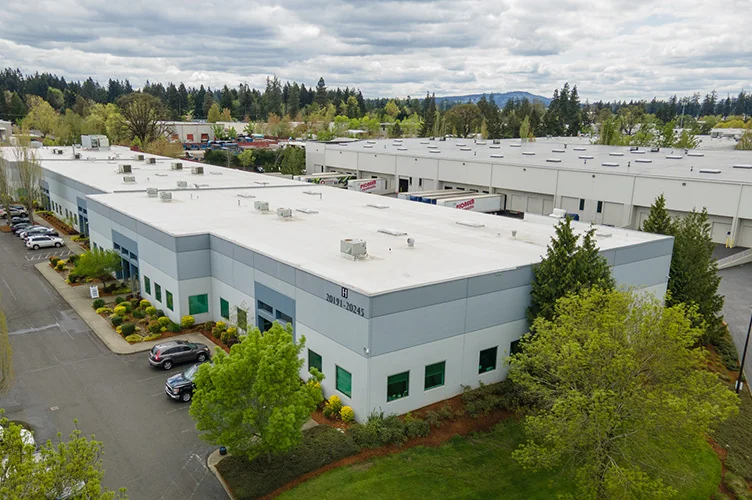 Tualatin Corporate Center — Lease in Tualatin, OR, photo 1 of 2