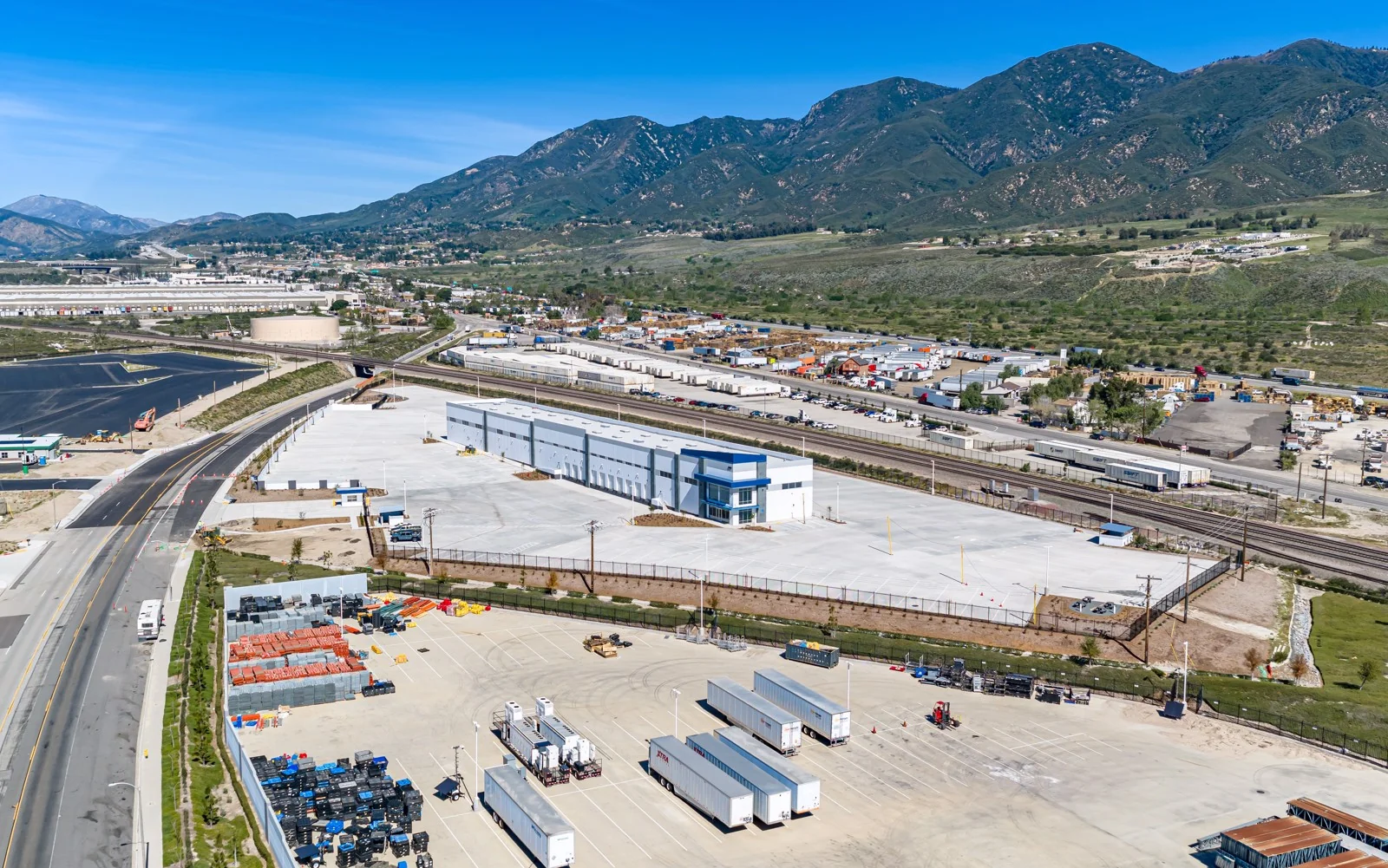 ±28,680 SF TRUCKING FACILITY — Lease in San Bernardino, CA, photo 1 of 8