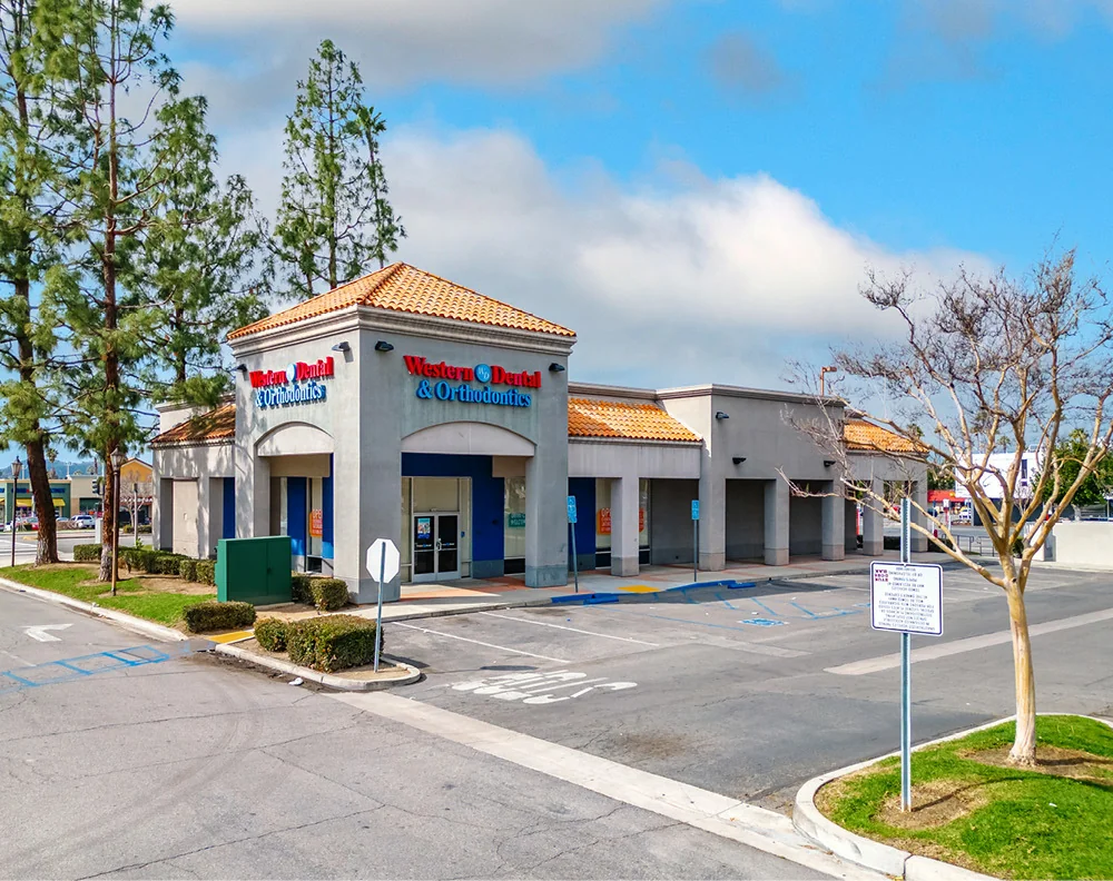 Chicago Plaza — Lease in Riverside, CA, photo 2 of 5