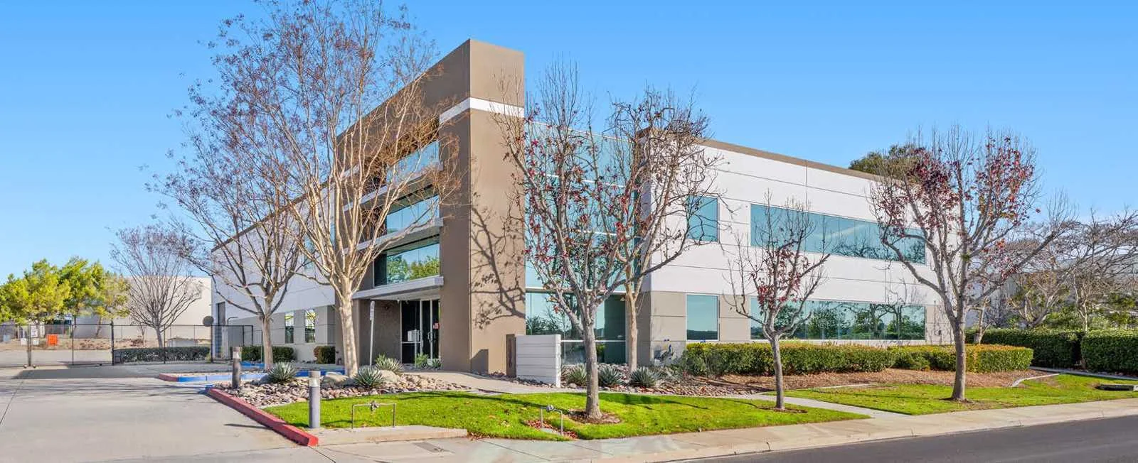 Office in Poway, CA — Lease in Poway, CA, photo 2 of 2