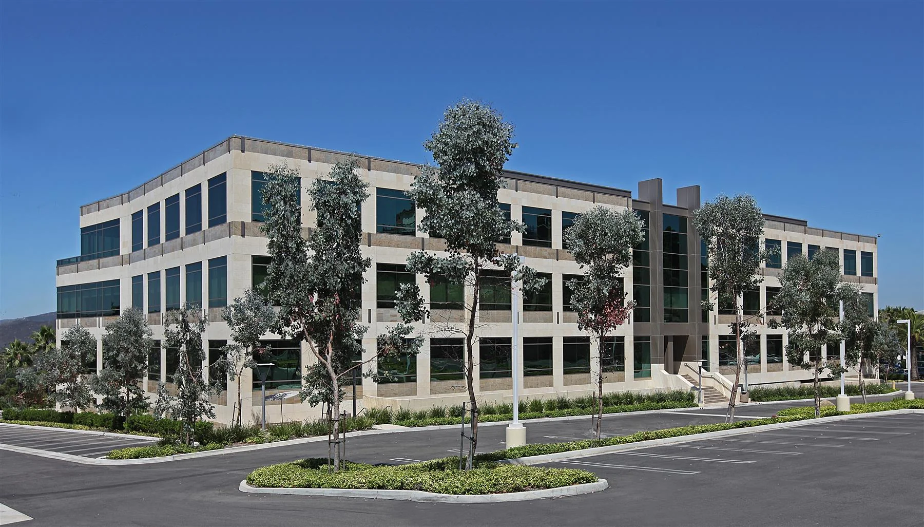 La Terraza Corporate Plaza — Lease in Escondido, CA, photo 2 of 5