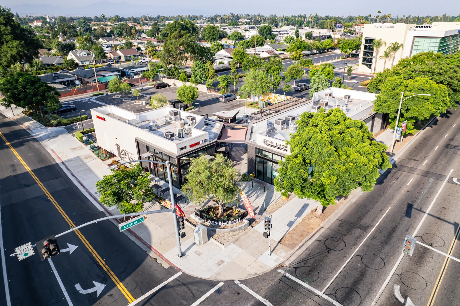 Retail in Riverside, CA — Lease in Riverside, CA, photo 1 of 2