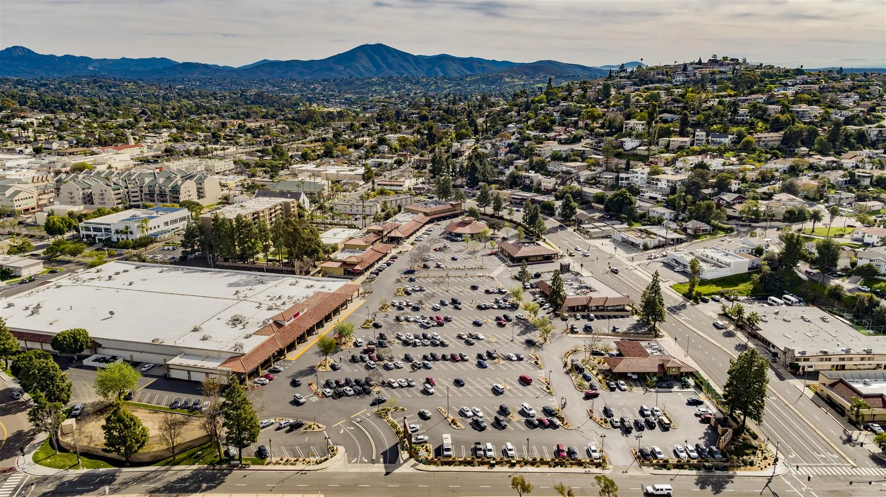 La Mesa Springs Shopping Center