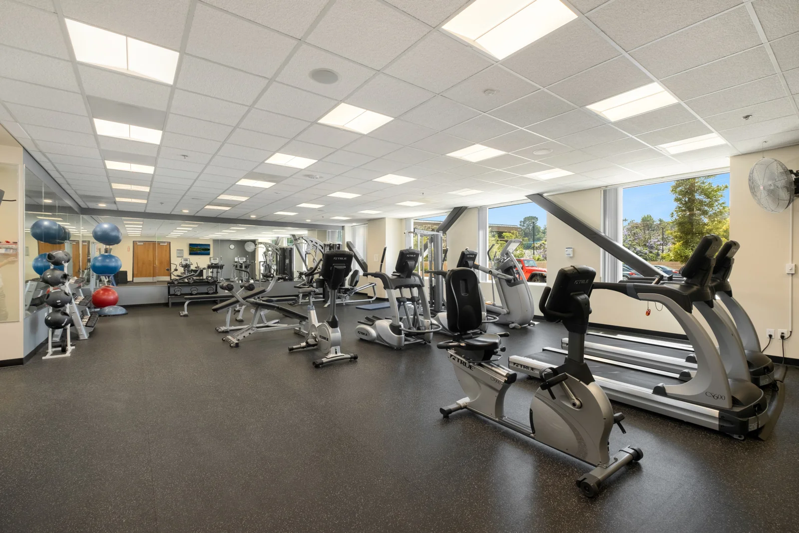 Solana Crossing — Lease in Solana Beach, CA, photo 8 of 8
