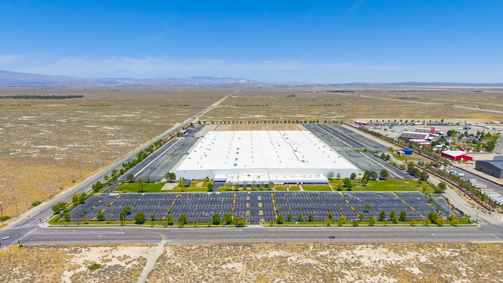 Antelope Valley Distribution Center — Lease in Lancaster, CA, photo 1 of 8
