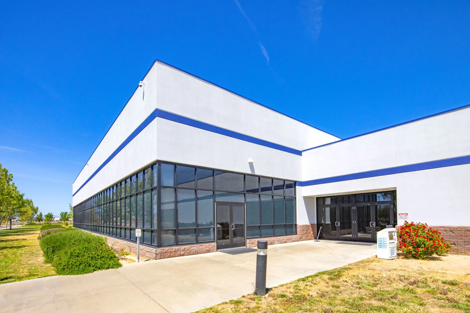 Antelope Valley Distribution Center — Lease in Lancaster, CA, photo 2 of 8