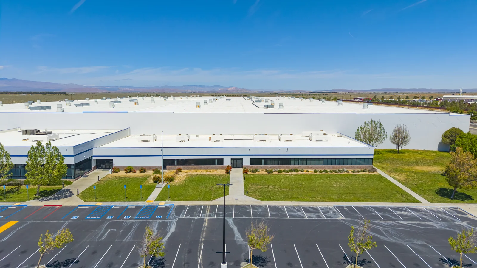 Antelope Valley Distribution Center — Lease in Lancaster, CA, photo 3 of 8