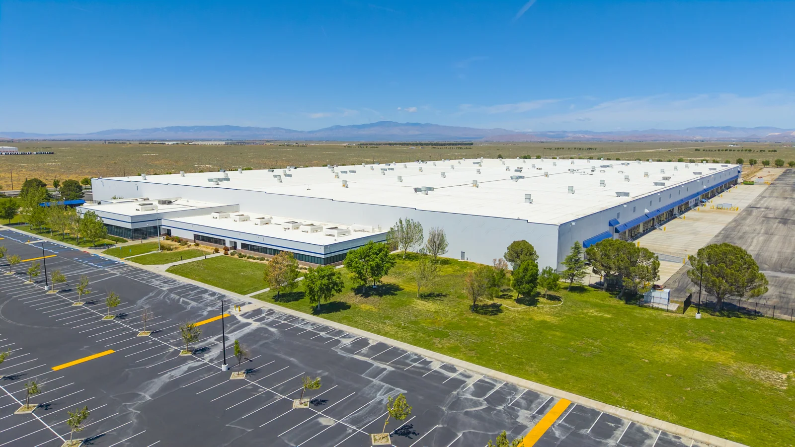 Antelope Valley Distribution Center — Lease in Lancaster, CA, photo 4 of 8