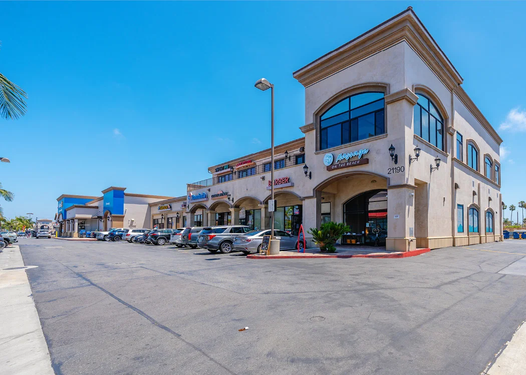 For Lease: Beach Promenade 2,000 - 28,000 SF — Lease in Huntington Beach, CA, photo 7 of 8