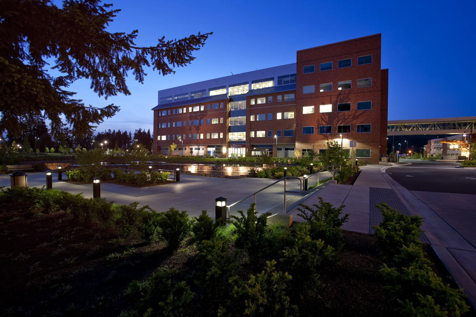 Northwest Specialty Clinics — Lease in Springfield, OR, photo 1 of 2