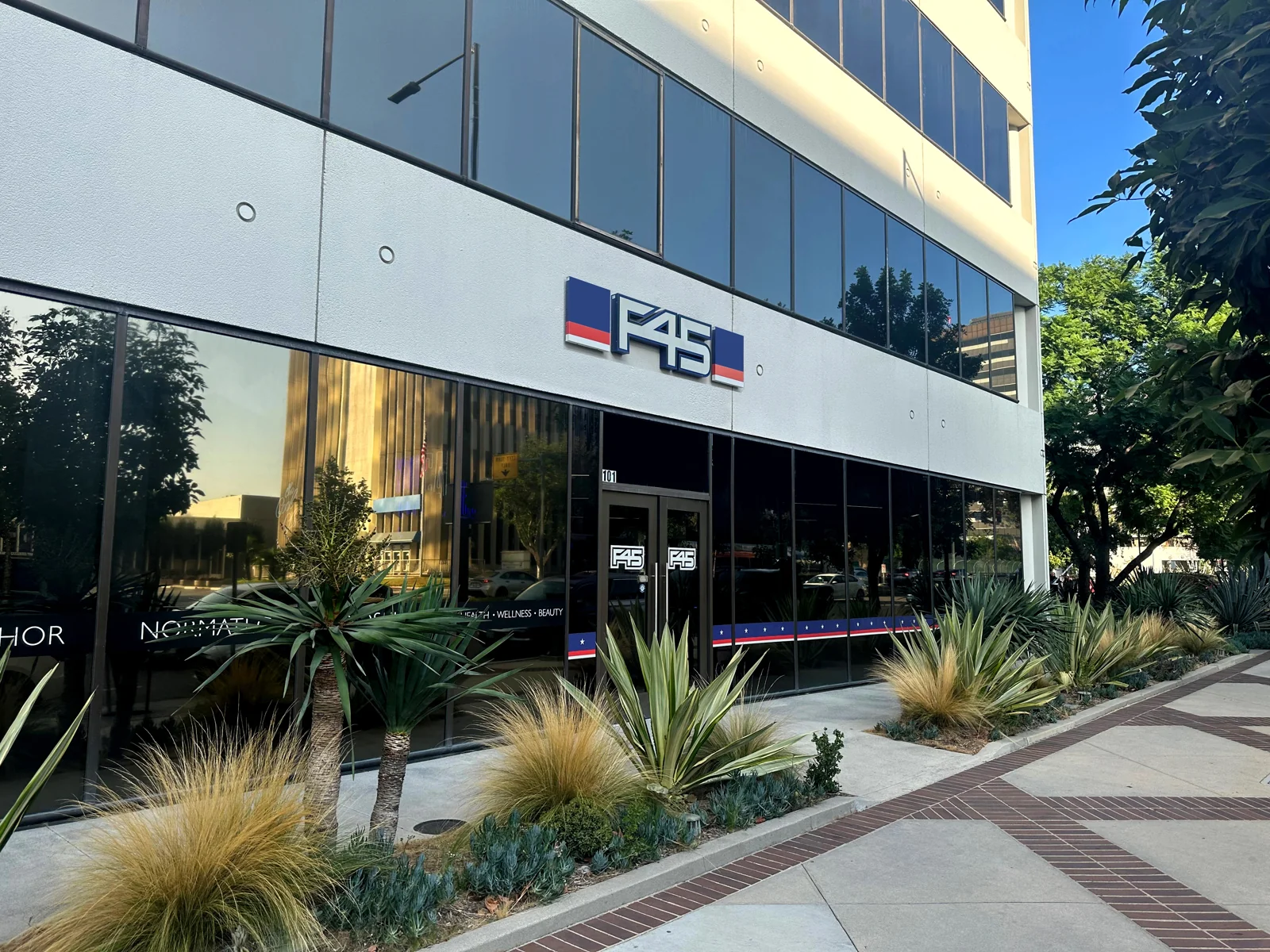 611 N Brand Blvd - photo 2 - Glendale, CA