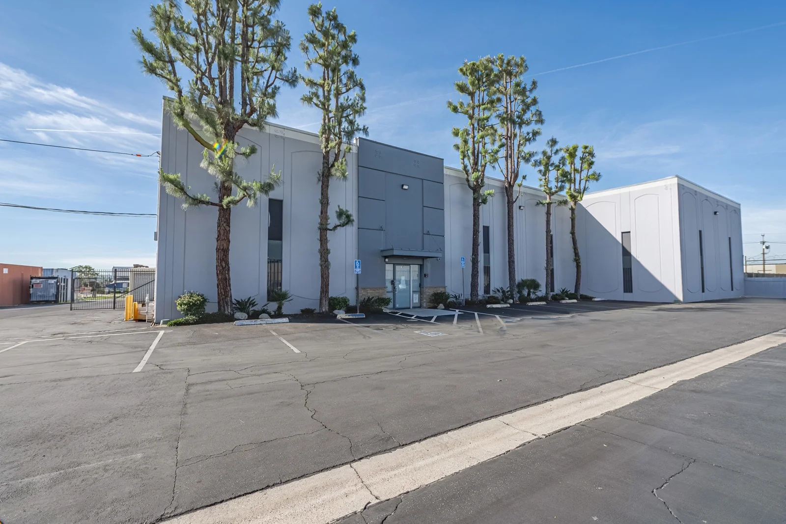 Industrial in North Hollywood, CA — Lease in North Hollywood, CA, photo 4 of 8