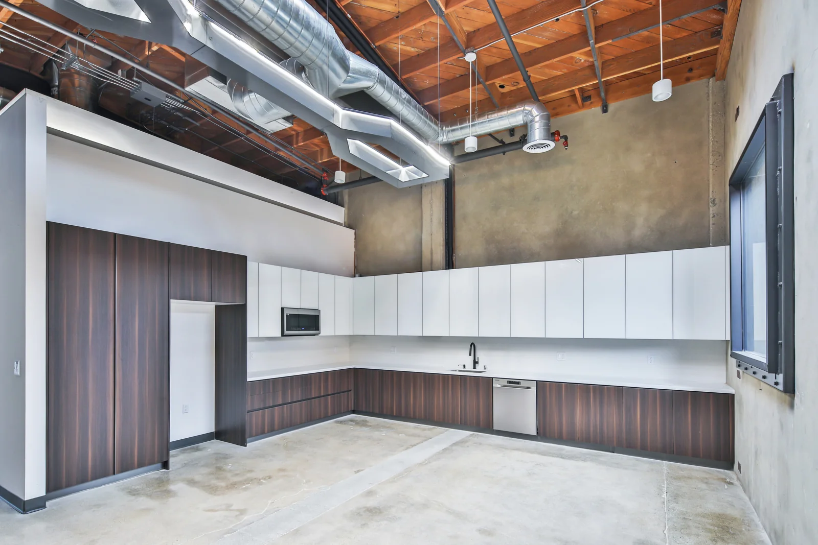 Office in Culver City, CA — Lease in Culver City, CA, photo 4 of 8