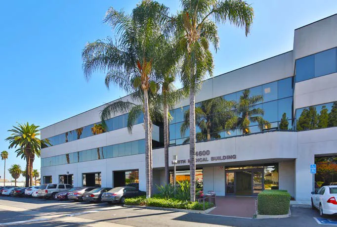Valley Medical Plaza — Lease in Van Nuys, CA, photo 1 of 3