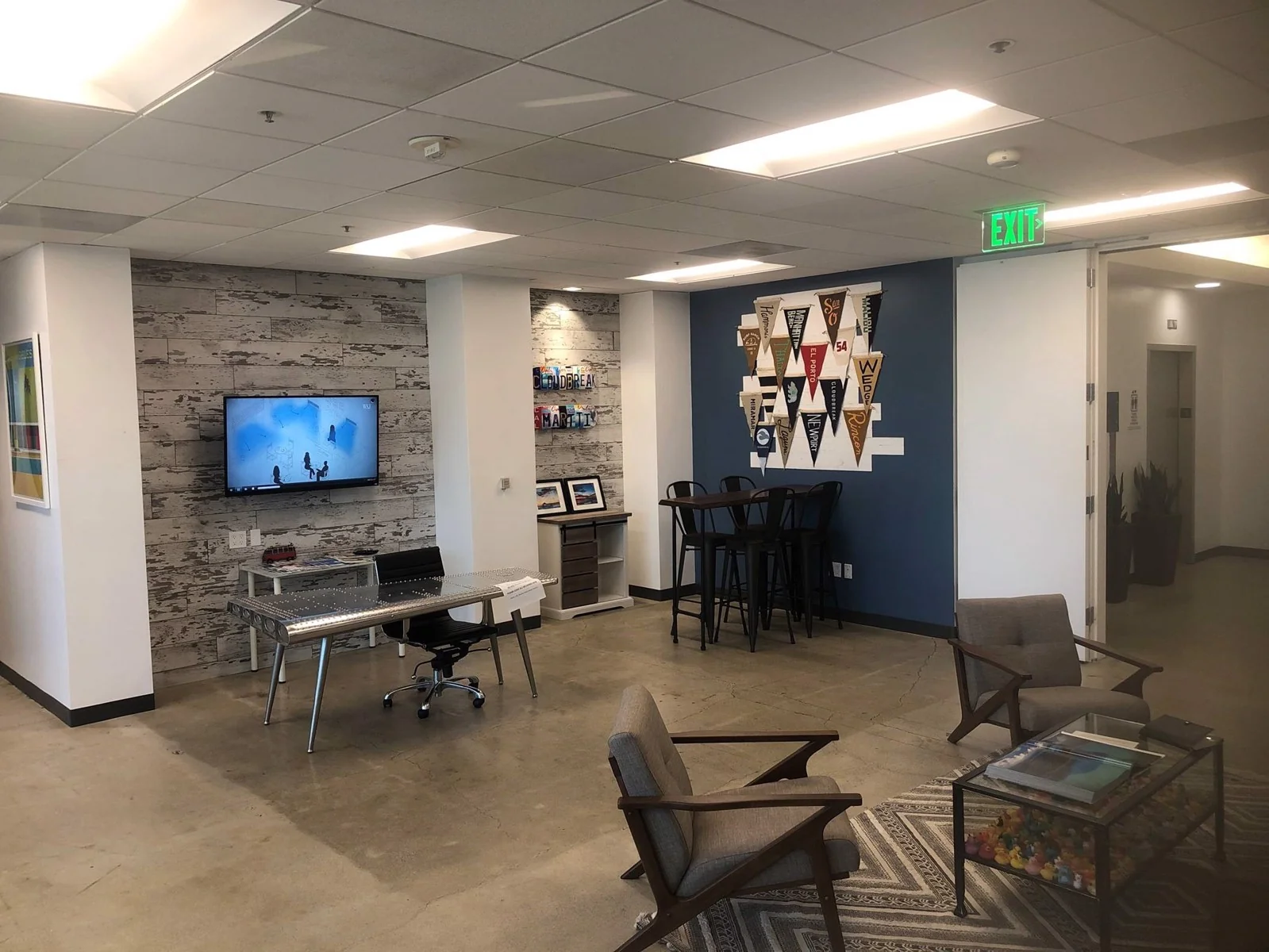 898 N Pacific Coast Highway — Lease in El Segundo, CA, photo 2 of 5