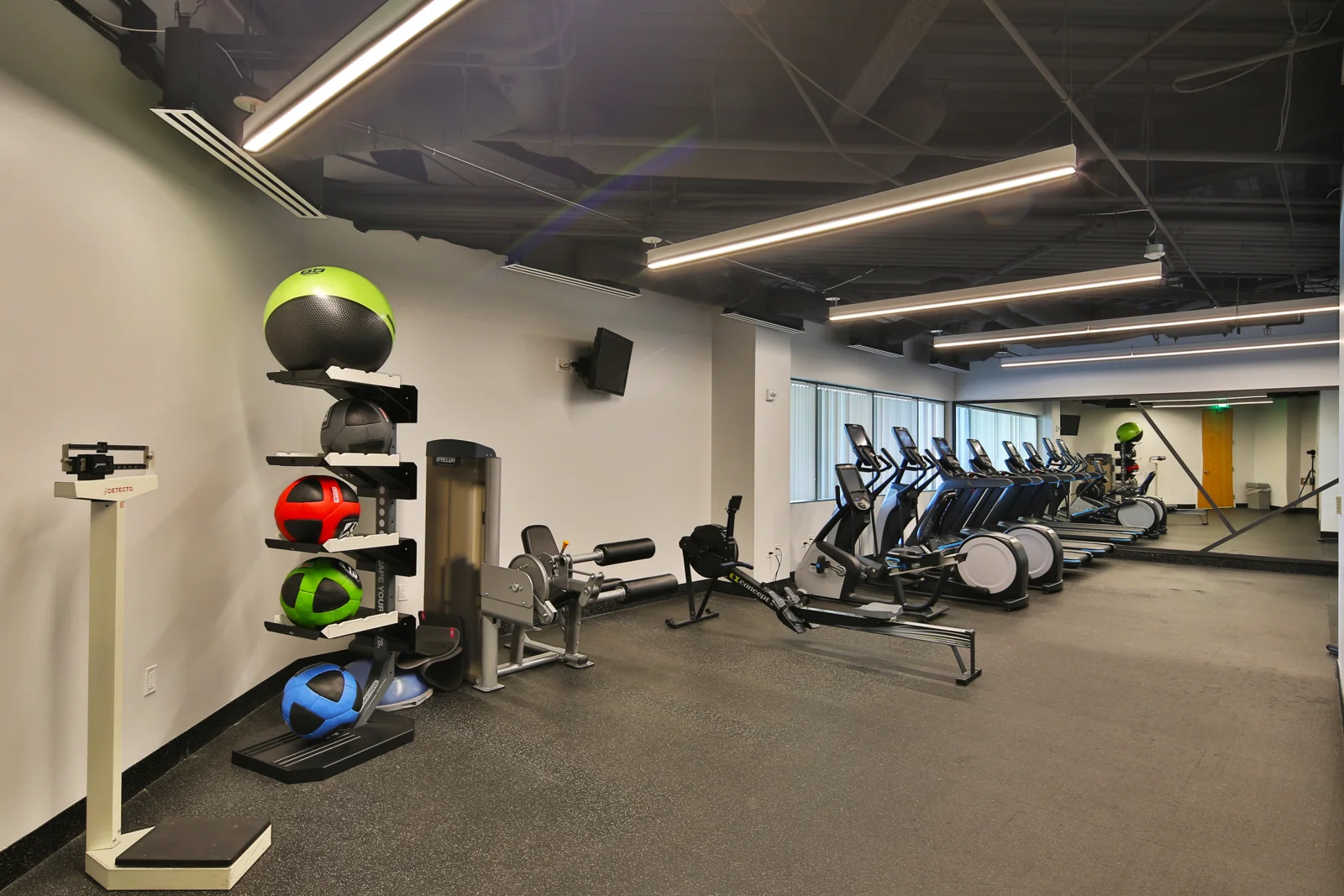 Valencia Corporate Plaza — Lease in Santa Clarita, CA, photo 4 of 8