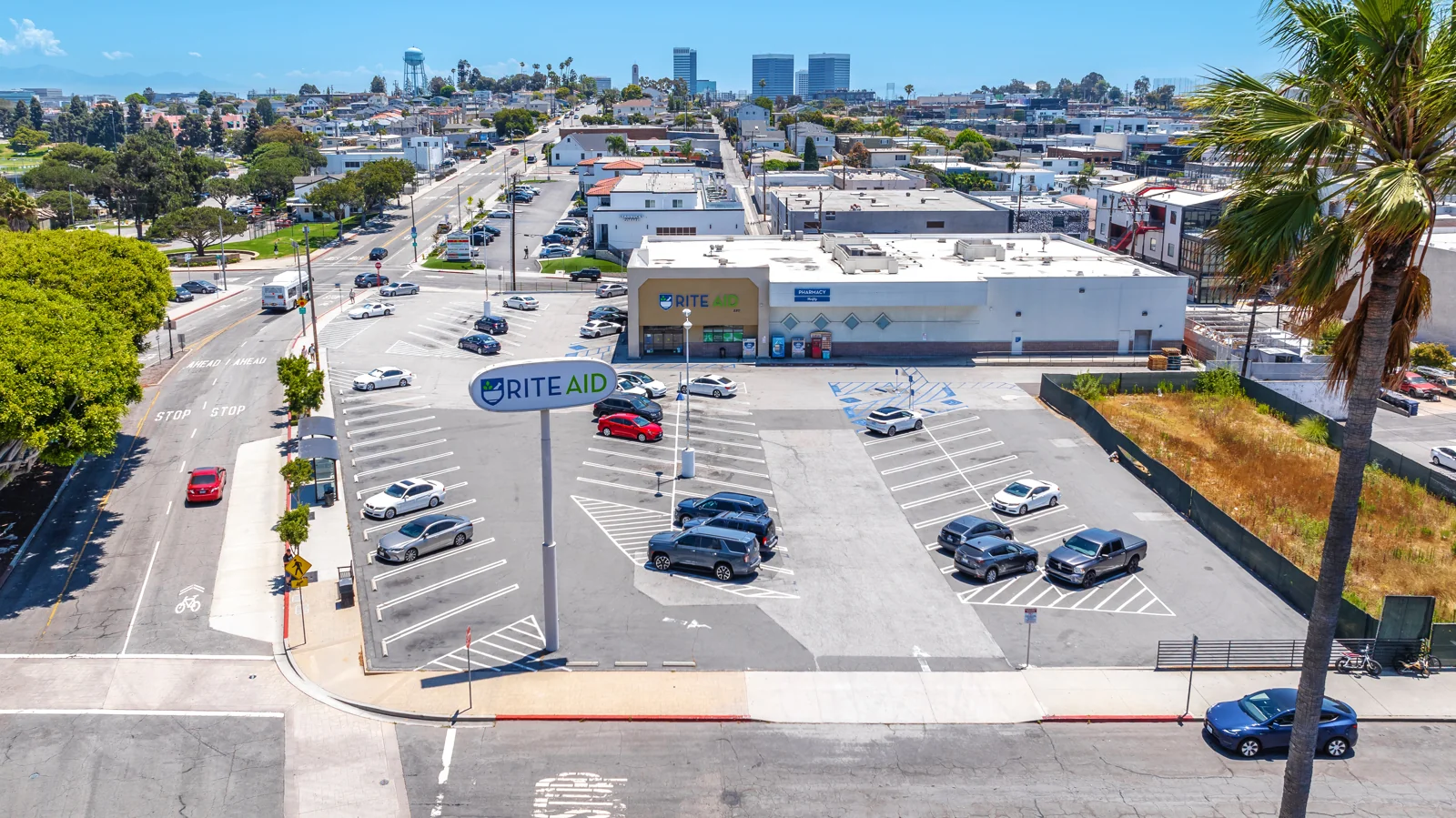 Retail in El Segundo, CA — Lease in El Segundo, CA, photo 7 of 8