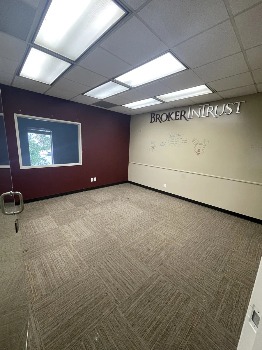 Office in Northridge, CA — Lease in Northridge, CA, photo 2 of 4