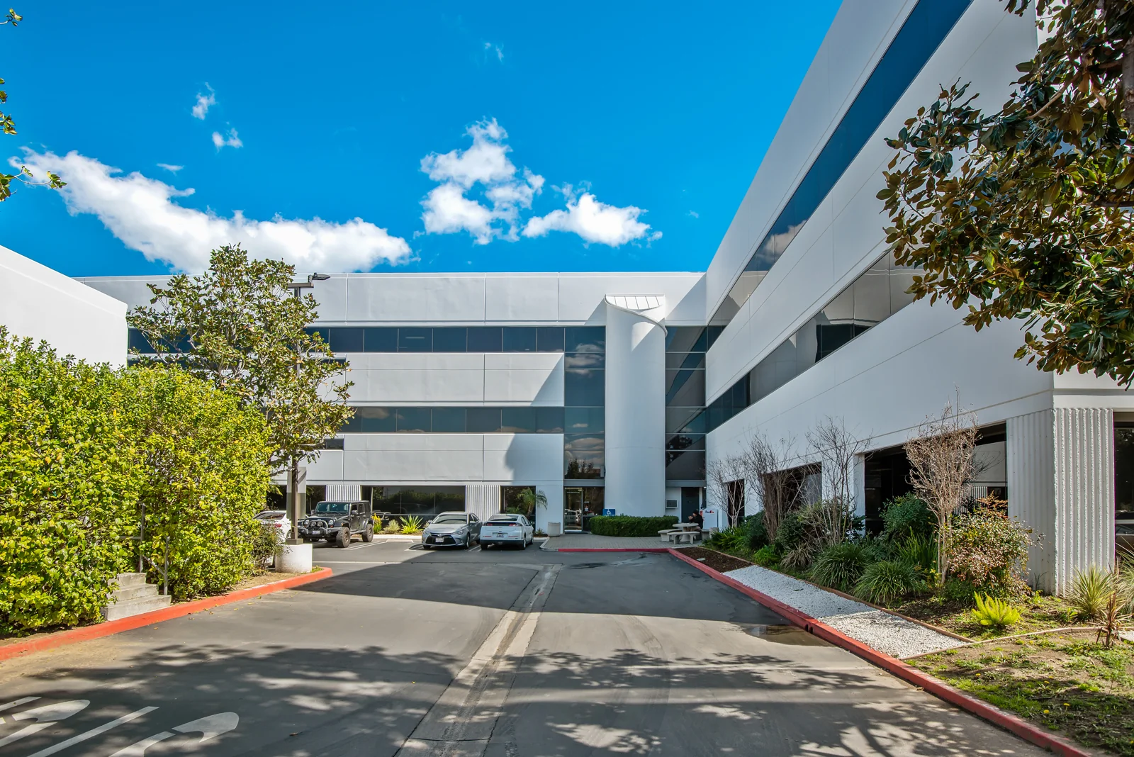Office in Chatsworth, CA - photo 2 - Chatsworth, CA