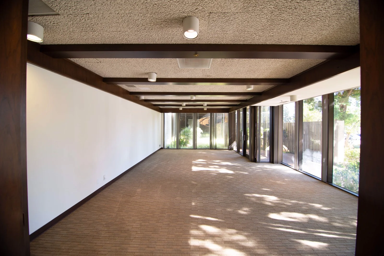 Office in Chatsworth, CA - photo 8 - Chatsworth, CA