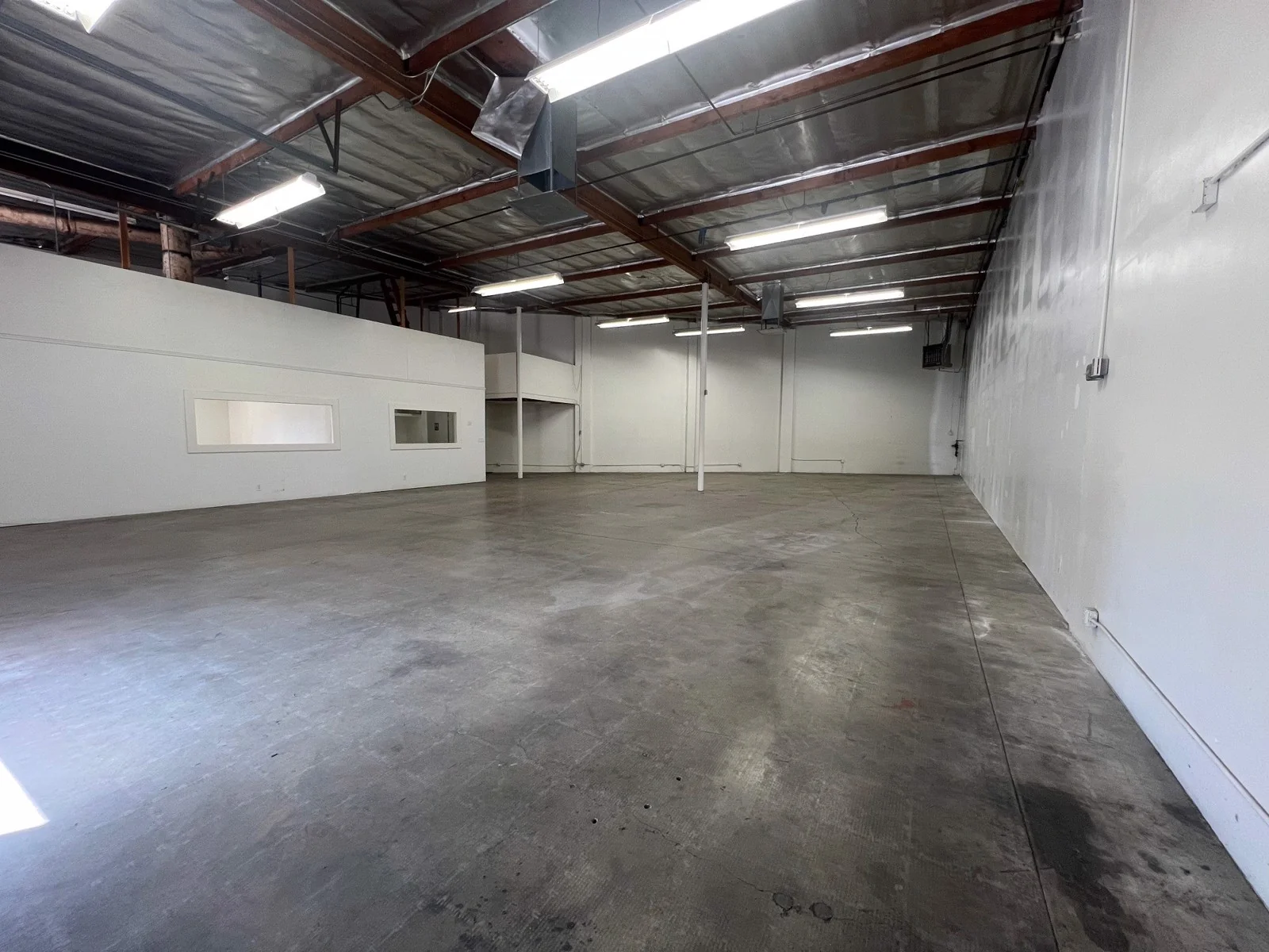 Industrial in Los Angeles, CA — Lease in Los Angeles, CA, photo 1 of 1