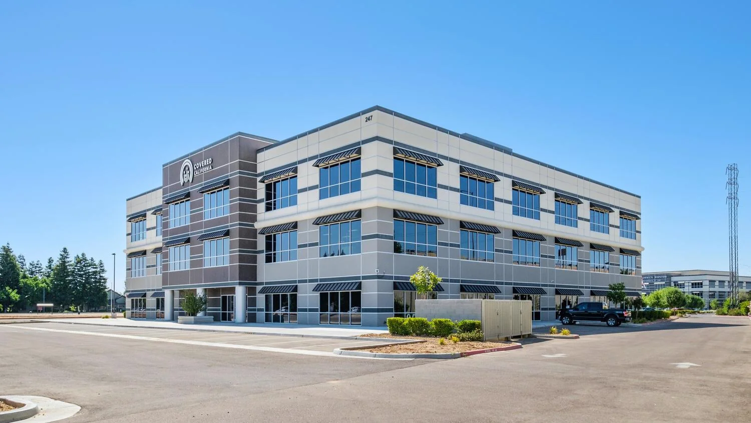 247 E Nees Ave — Lease in Fresno, CA, photo 2 of 8