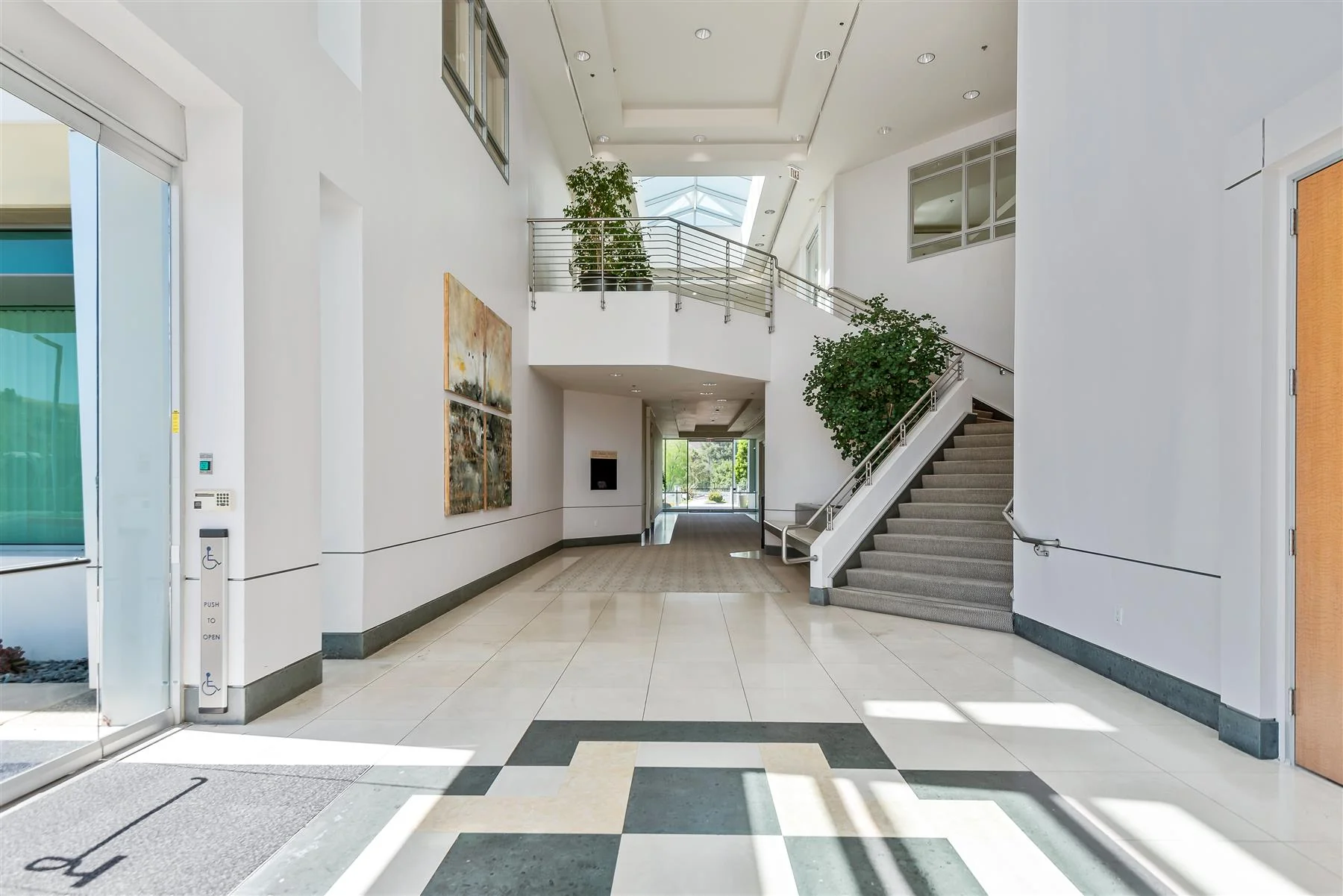 Calabasas Point — Lease in Calabasas, CA, photo 3 of 6