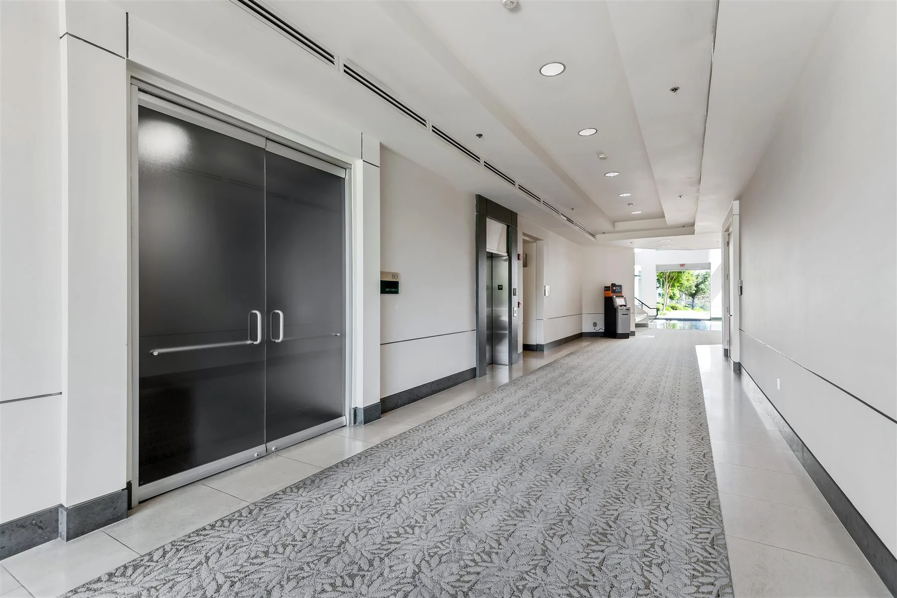 Calabasas Point — Lease in Calabasas, CA, photo 5 of 6