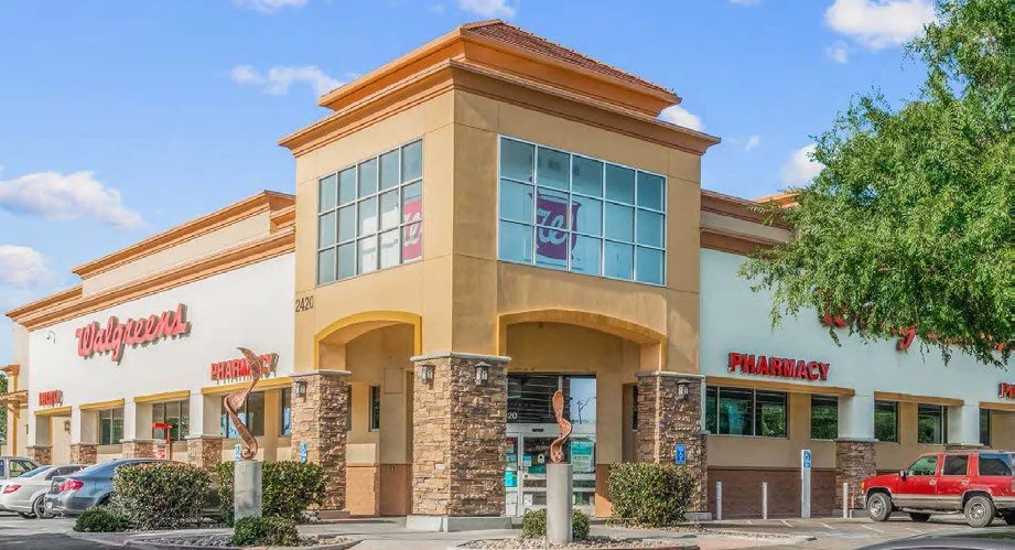 2420 N Blackstone Ave — Lease in Fresno, CA, photo 1 of 1