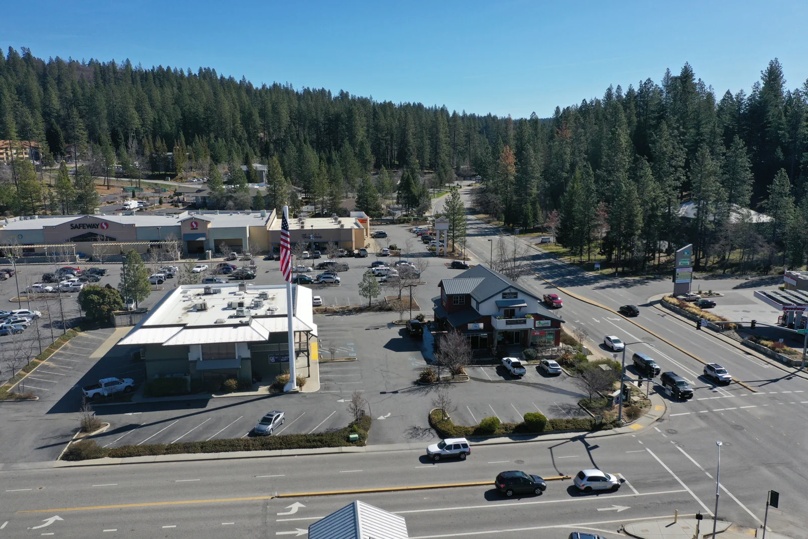 841 - 857 Sutton Way — Lease in Grass Valley, CA, photo 1 of 4