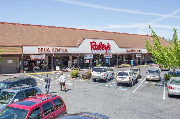 Pine Creek Shopping Center — Lease in Grass Valley, CA, photo 1 of 5