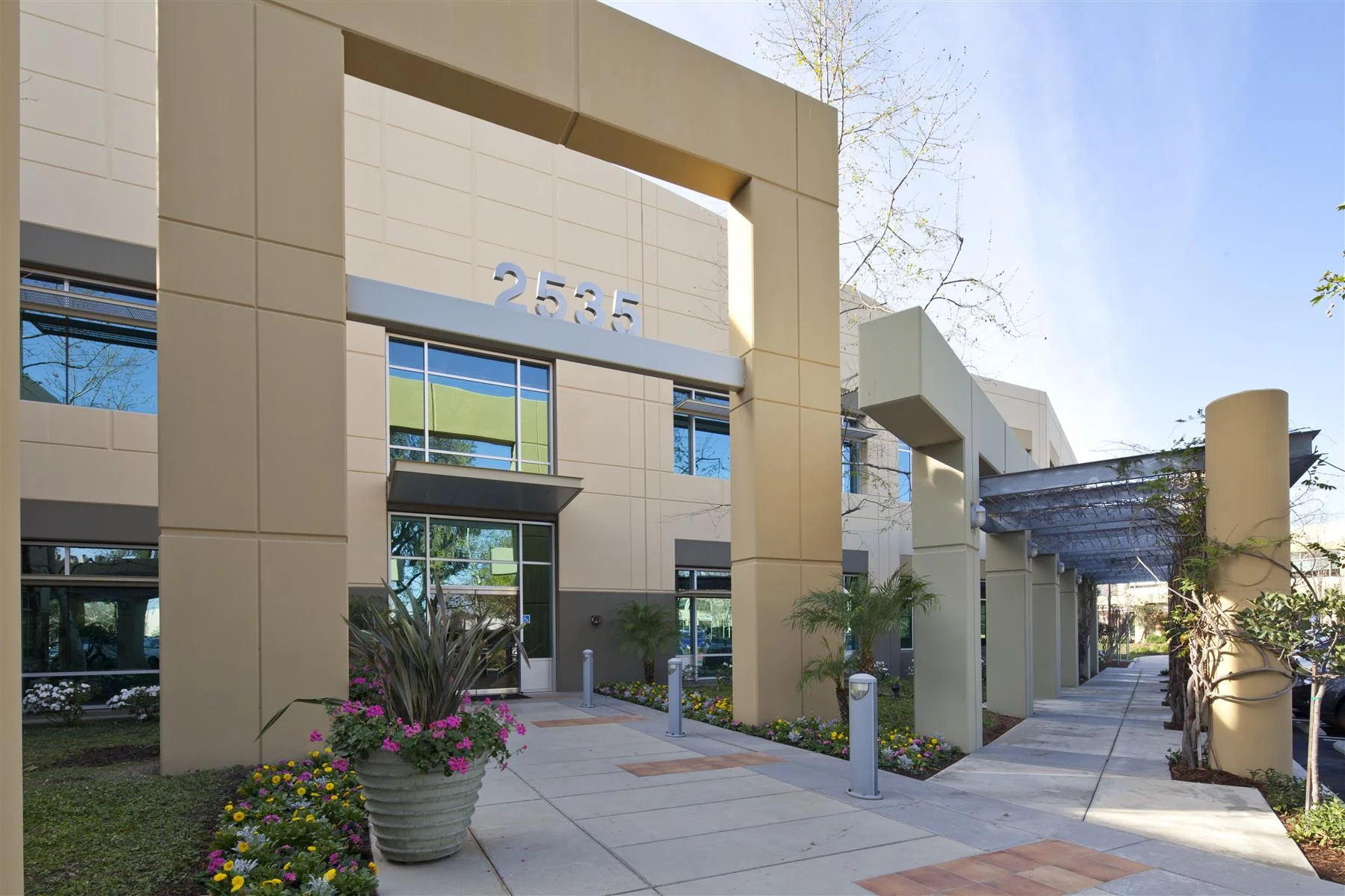 The Arbors of Thousand Oaks — Lease in Thousand Oaks, CA, photo 2 of 8