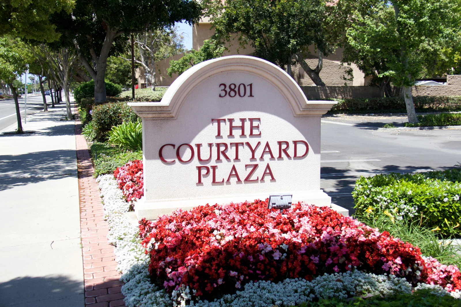 The Courtyard Plaza Medical Office Building — Lease in Camarillo, CA, photo 2 of 5