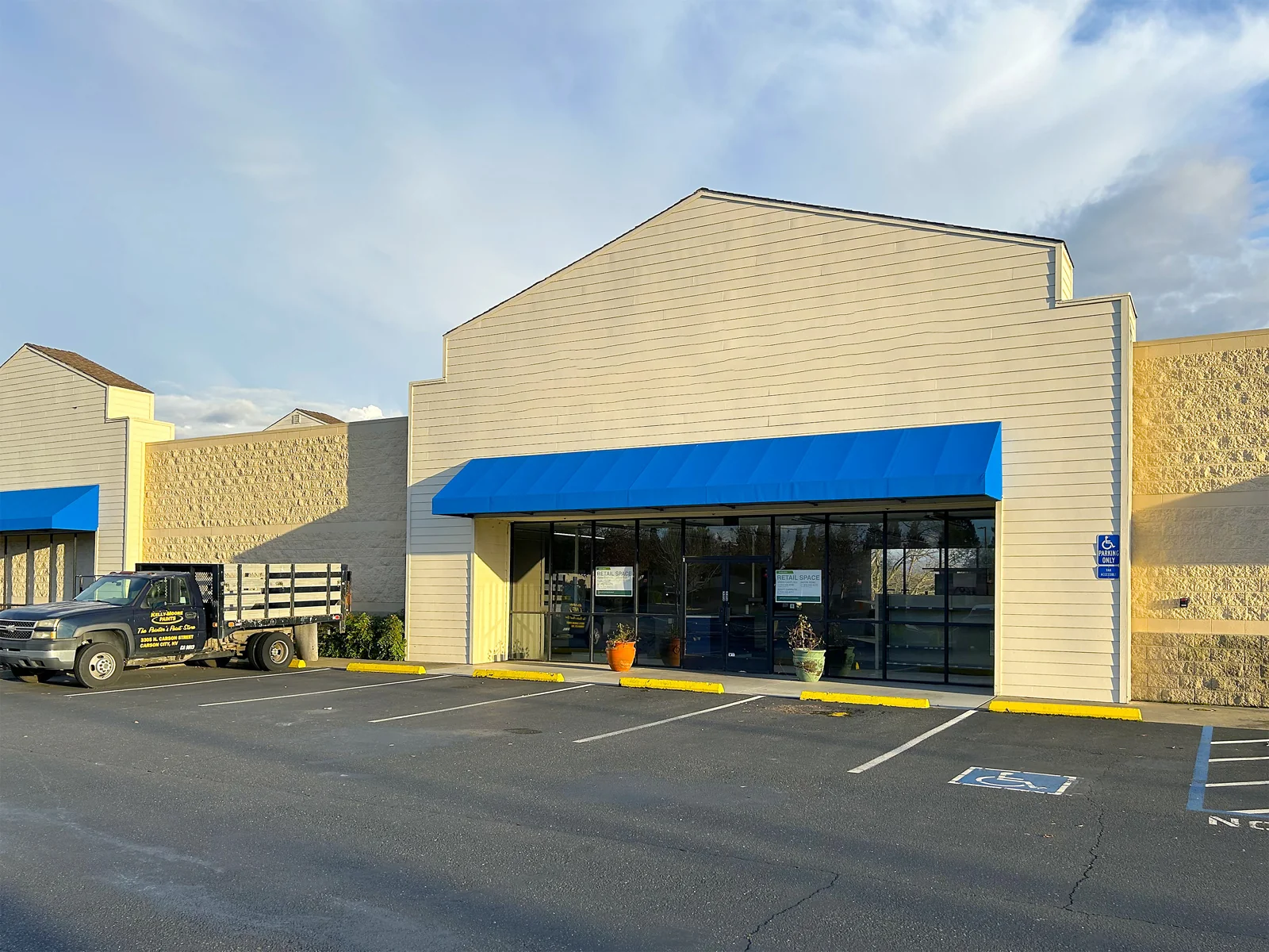 Blue Ravine Retail Space — Lease in Folsom, CA, photo 2 of 3