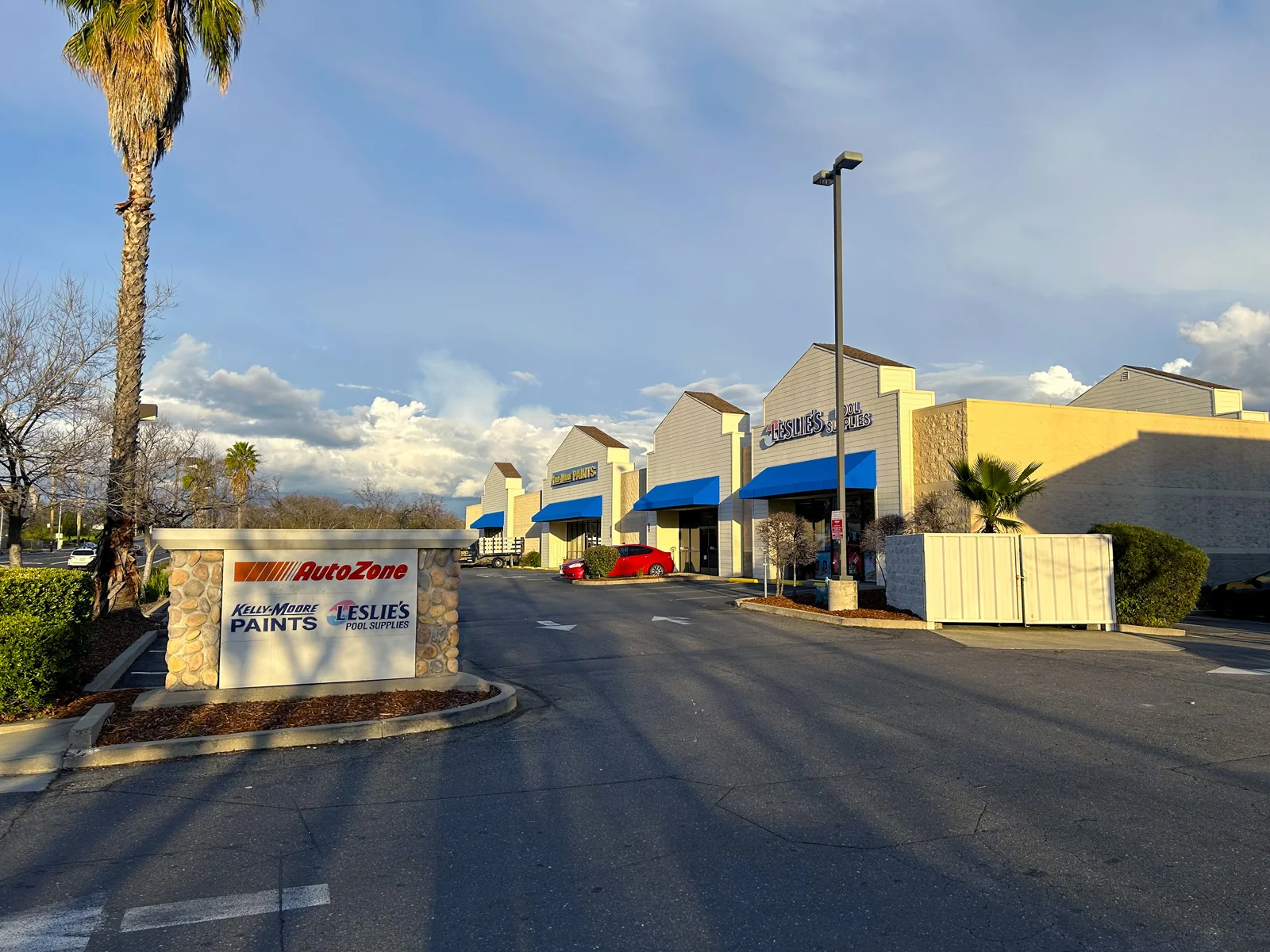 Blue Ravine Retail Space — Lease in Folsom, CA, photo 3 of 3