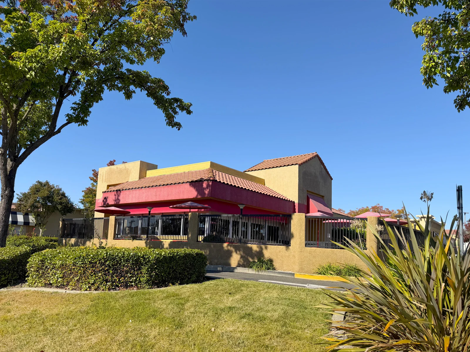 Freestanding Drive Thru - retail in Folsom, CA
