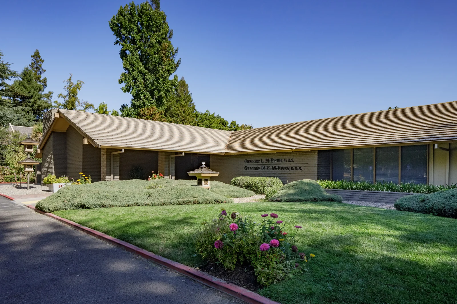 730 Howe Ave - photo 3 - Sacramento, CA